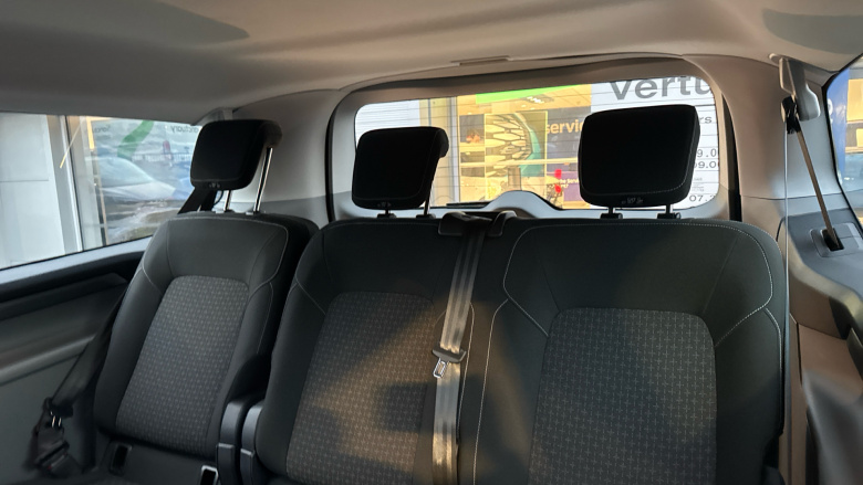 Ford Tourneo Custom 320 L2 Diesel Fwd 2.0 EcoBlue 136ps H1 Zetec 8 seater Auto